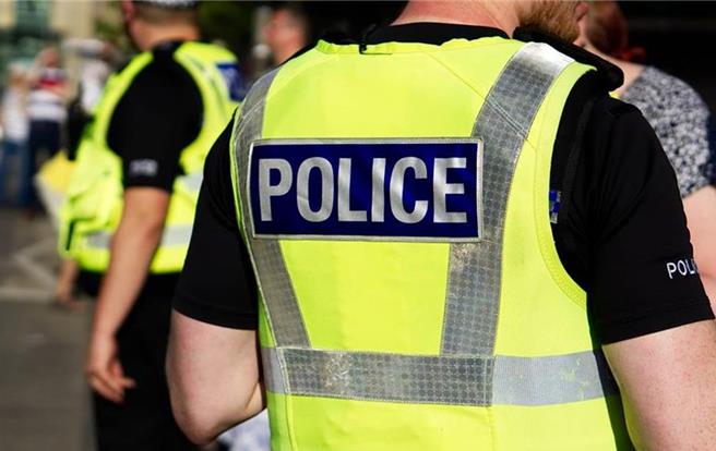 前派出所長收賄10萬包庇濫倒，判囚9年10月並驗。(圖:shutterstock/達志)