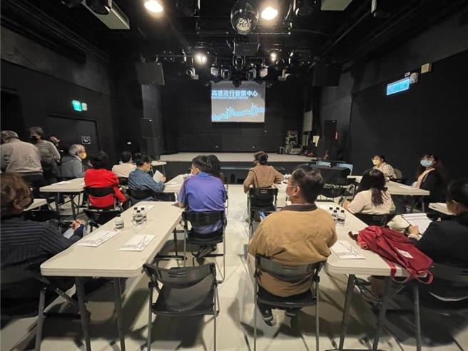 文藻外語大學師生代表日前曾參訪高流場館，由執行長丁度嵐親自導覽。（高流中心提供／紀爰高雄傳真）