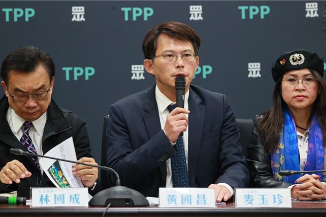 民眾黨代理主席黃國昌今（3）日表示，不僅是憲法法庭，連基層的檢調，民進黨一手伸進去也毫不遮掩，這跟共產黨紅衛兵進行批鬥有何不同？他宣布，11日將在自由廣場前集結，民眾黨將全黨上下總動員，對賴清德總統發出怒吼，要求民進黨政府還我司法正義。（民眾黨團提供）