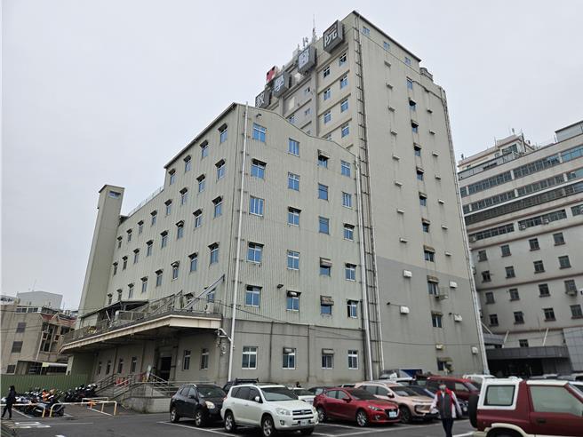 东港安泰医院在10月山陀儿颱风来袭期间发生火警，造成9人死亡，D栋将于1月14日拆除。（罗琦文摄）