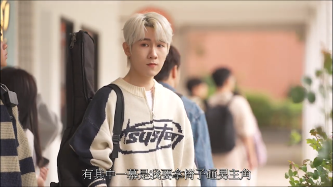 醒吾科大流行音乐系胡家源首次参与剧组拍摄，面对镜头仍从容不迫，专心完成自己的表演。(摄/吾限熊报社胡玮婷)