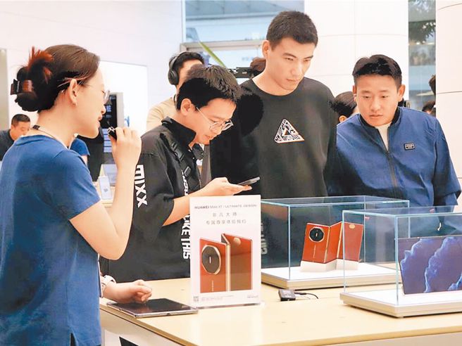 大陆手机市场受关注（本报资料照）