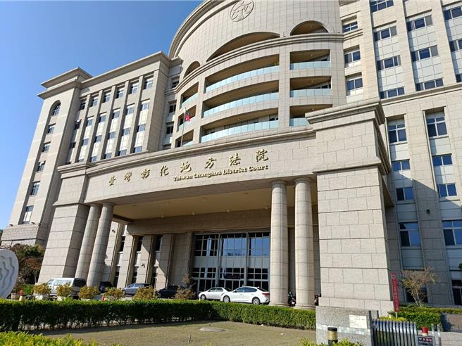 李男涉嫌开立不实诊断证明及明细表、收费收据，与庄男等人共同向保险公司诈领医疗保险费用，彰化地院依犯诈欺罪，判李男应执行有期徒刑3年，另5人各判6月至1年5月不等徒刑。（叶静美摄）