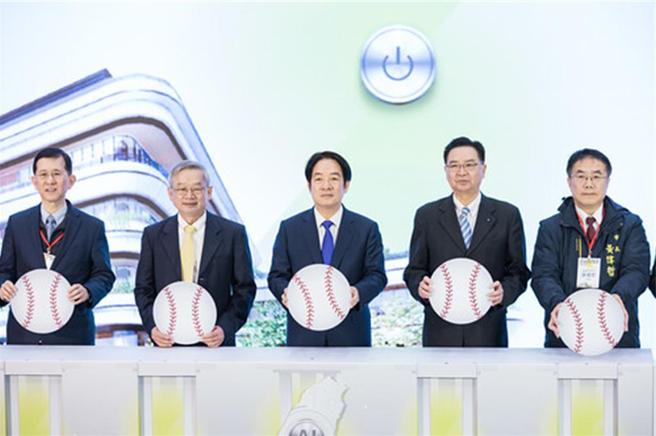 总统赖清德3日前往台南出席「大南方新硅谷」推动方案暨「AI创新应用大楼」招商启动典礼。图／总统府