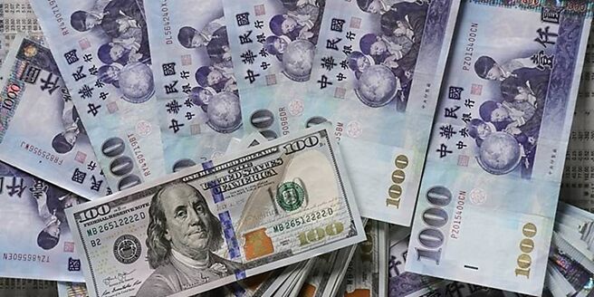 據金管會統計，前十月外幣保單占比36.78％，至少創六年新低。圖／本報資料照片