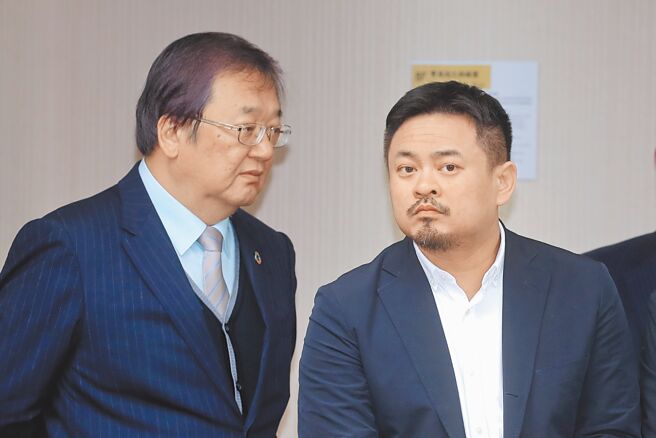 就业安定基金滥花引发各界关切，劳动部长洪申翰（右）说，3日会就用途明确化等3部分提出强化机制。（黄世麒摄）