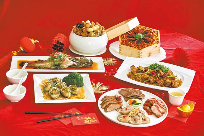 大叶高岛屋推糖朝「金蛇吐祥年菜」6人组8280元，12日前早鸟优惠价7288元。（大叶高岛屋提供）