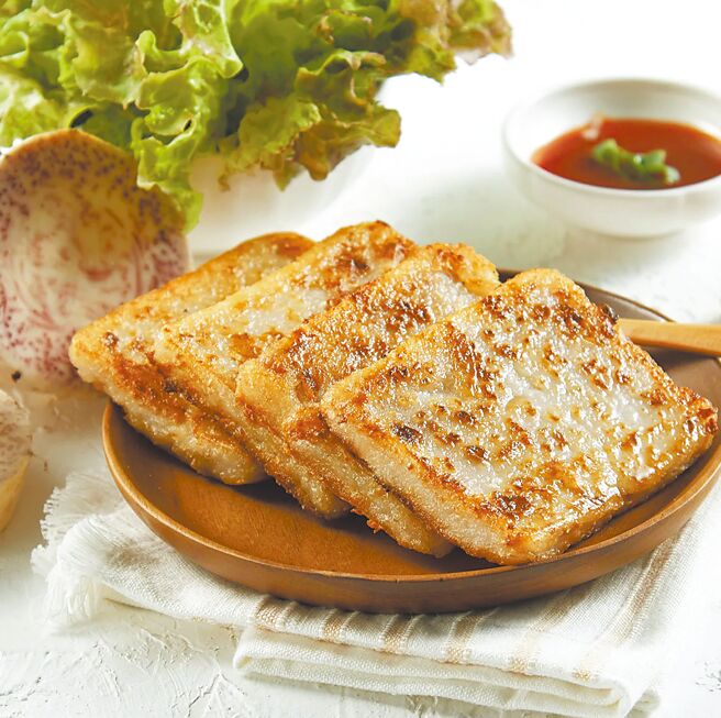 京站i购物Qonline推红豆食府「干贝芋头糕」，原价280元、特价250元。（京站提供）