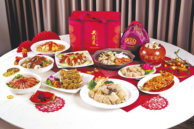 大叶高岛屋推兴蓬莱「温馨小家庭4人套餐」4300元、「三代全家福8人套餐」1万2380元，数量有限。（大叶高岛屋提供）