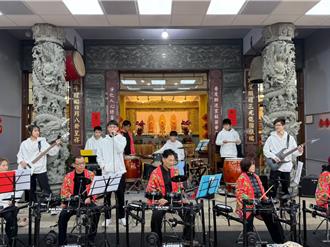 竹縣青銀攜手玩創意 爵士鼓熱音合奏秀跨世代合作