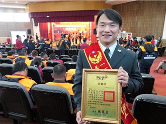 放下雕刻刀拿起消防瞄子 雲林義消楷模投身救災25年