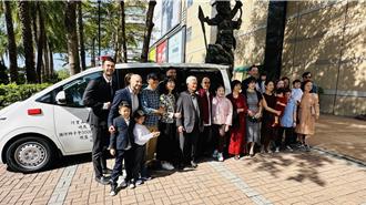 「阿里山活電腦」陳清祥慶百歲 家族齊聚捐救護車傳愛