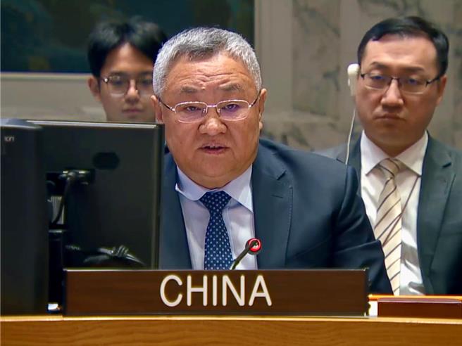 傅聪发言时说，中方敦促以色列切实遵守国际人道法义务，停止将医院变成战场，停止对医疗设施发动袭击。（图／央视新闻）