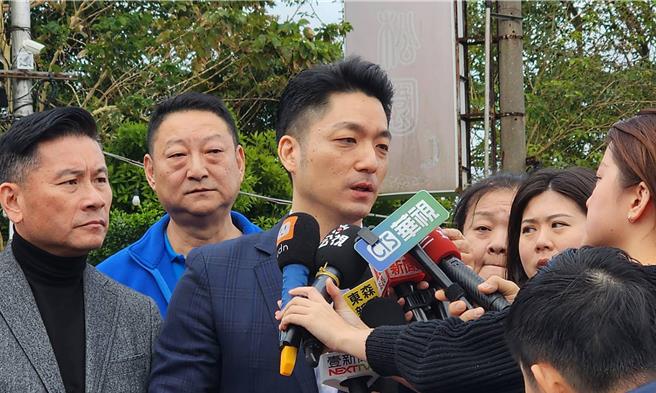 针对北市府在搭建跨年舞台时发生工人坠落身亡事件，台北市长蒋万安4日表示，厂商确有疏失，北市府也一定会追究责任。（丁上程摄）