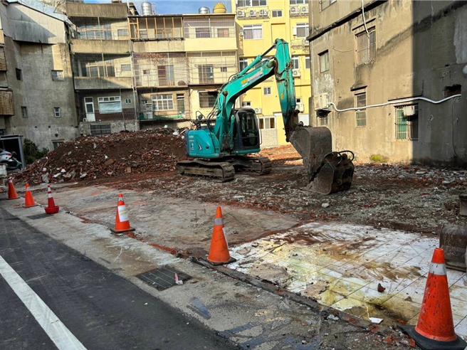 新竹市警察局位在集和街已毁损的警察宿舍，经文化局评估后，确认不具文化资产保护价值，日前完成拆除。（新竹市政府提供／陈育贤新竹传真）