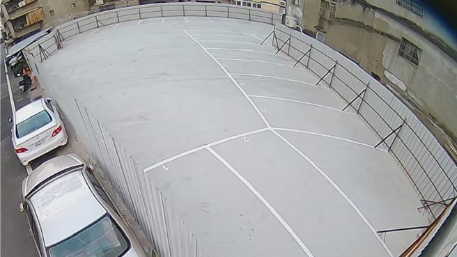 新竹市警察局位在集和街已毁损的警察宿舍，日前完成拆除，目前暂时规画为警察局临时停车场使用。（新竹市政府提供／陈育贤新竹传真）