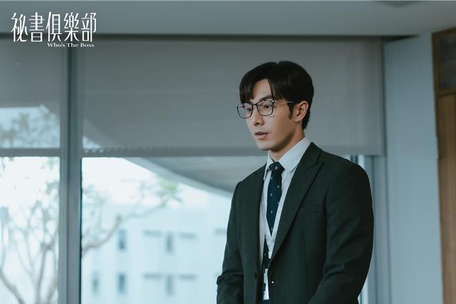 管麟飾演忠心的周祕書。（TVBS提供）