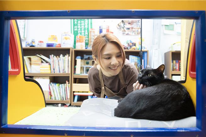 郭靜暖心獻愛，日前參與公益活動。（天主教博愛基金會）