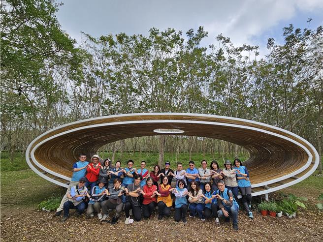 林後四林平地森林公園的竹藝裝置藝術《納》正式啟用。（羅琦文攝）