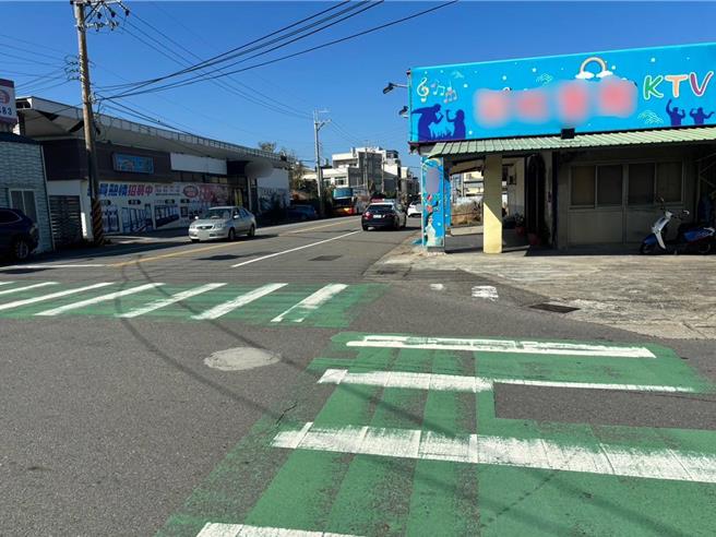 2025年1月4日苗栗县／苗栗县苑里镇西势里的某间KTV，4日凌晨12时发生一起民眾纠纷。34岁柳姓男子与友人相约至KTV唱歌，3名男子因费用分担问题发生争执，柳姓男子一怒之下持利器砍伤友人。（读者提供／吕丽甄苗栗传真）