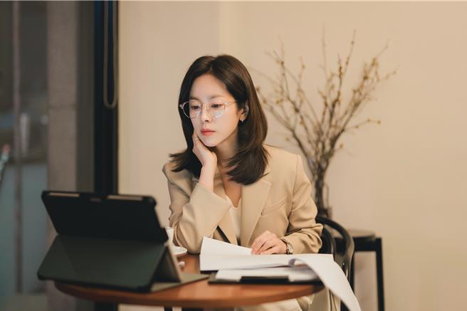 韓志旼在《我的完美秘書》飾演獵頭公司CEO。（Hami Video提供）