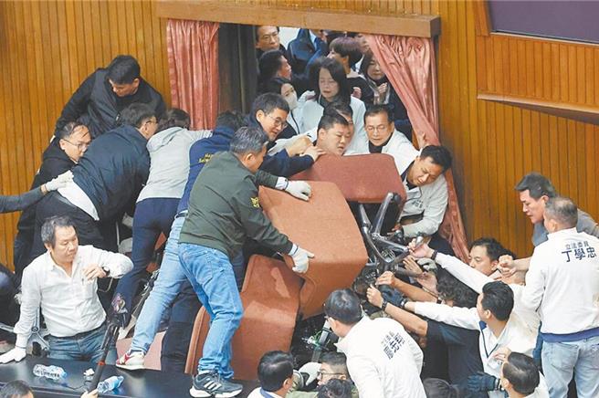 柯建銘喊出大罷免　民進黨中央說話了。資料照