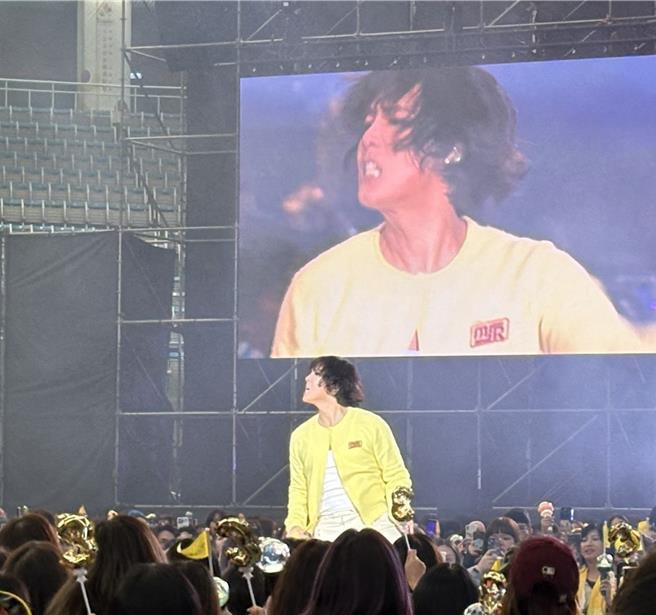 FTISLAND在4日的家族演唱会上打头阵登场。（粉丝提供）