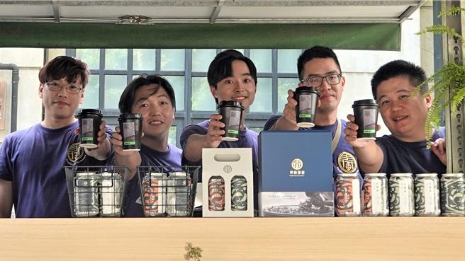 坪林青年茶业发展协会推出多款礼盒供民眾选择。（农业局提供）