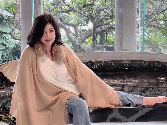 陈文茜透露已经出院，但还是得接受治疗，同时也缺席周六的固定节目录制。（图／翻摄陈文茜脸书）