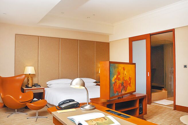 「2025蛇舞元宵宴」住房专案，双人入住限量升等房型，再享丰盛早午餐，每人2600元起。（神旺商务酒店提供）