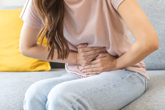 32歲女腹脹 一查驚「體內有睪丸」 還長20公分腫瘤