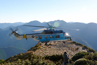 海象恶劣！空军出动「超级美洲狮」救援起火货轮 超强搜救能力曝
