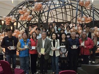 台東女中美術班植物繪圖展開幕 義賣助力兒童之家