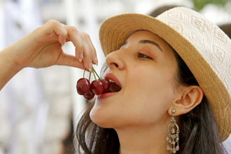 廣東女子吃2.5kg櫻桃臉部腫脹變形 醫生：過敏反應或致休克