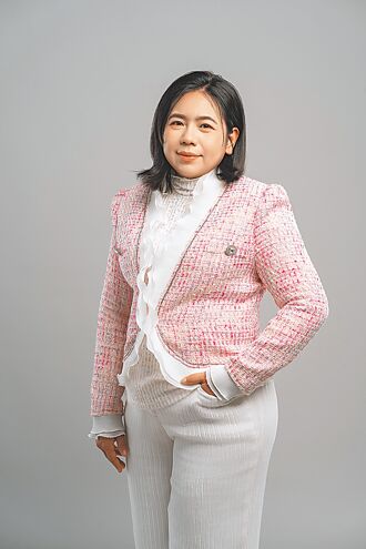 黃韶琴心腦合一 創新詮釋藝術