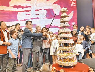 嘉市 陳清祥慶百歲 家族捐救護車傳愛