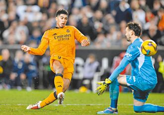 西甲》最佳球员见红 皇马发威逆转登顶