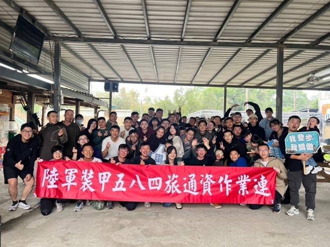 584旅通资连家庭日活动，凝聚向心。（装甲584旅提供）