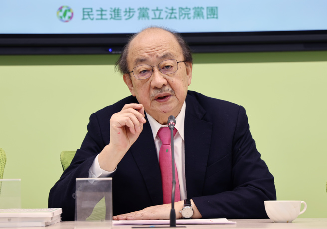 民进党立法院党团总召柯建铭4日举行记者会，指不仅立法院长韩国瑜、副院长江启臣该被罢免，国民党立委都应该被罢免。（资料照／姚志平摄）