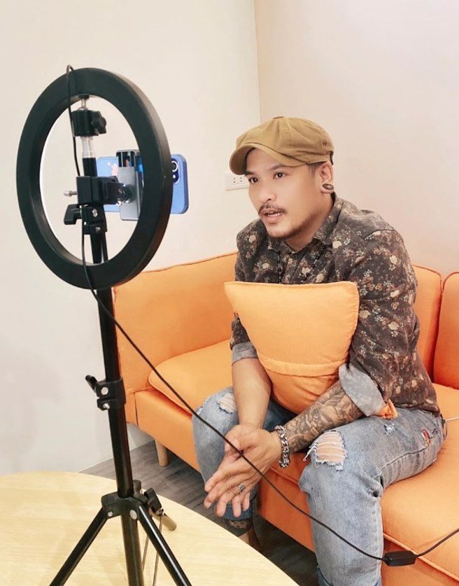 阿利克生前最后一则PO文预告将有新作品问世。（图／lawai.arik  Instagram）