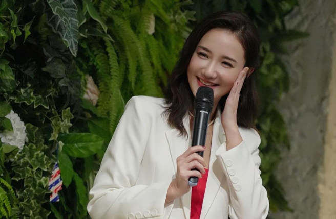 何妤玟4日出席新书《从今以后，我就是美好》见面会。（源鑛娱乐提供）