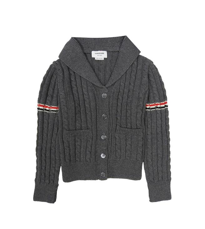 SOGO復兴馆THOM BROWNE粗针织麻花编织翻领开襟衫 ，价格店洽。（SOGO提供）