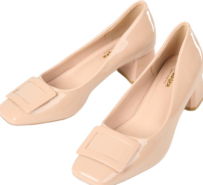 宏匯广场Annalee纯色方框裸漆粗跟鞋，特价2190元。（宏匯广场提供）