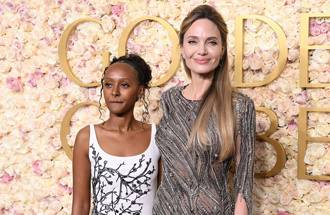 金球獎／裘莉恢單性感透視裝氣場全開 噴母愛牽女兒走紅毯