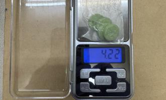 違規緊急左轉引警注意 男子車上被搜出毒品慘了