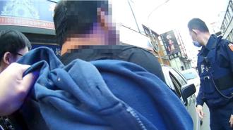 男违停到场移车拒检落跑 警一把揪回揭通缉身分