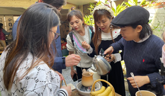 岁末年终「蛇」么都开心 移民署邀新住民品尝「罐罐茶」