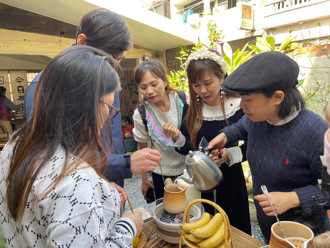 岁末年终围炉煮茶   移民署嘉义市服务站邀新住民品尝「罐罐茶」
