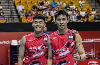 王齊麟護照「封面顏色怪異」遭疑雙重國籍！內行曝真相：貧窮限制想像