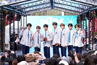 《SCOOL》32鮮肉連簽13個小時！陳麒文送飛吻「夢到飯撒了」